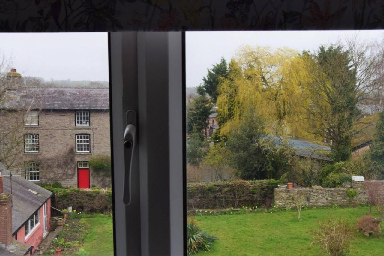 Charming 3-Bed Apartment In Talgarth Powys Brecon Extérieur photo
