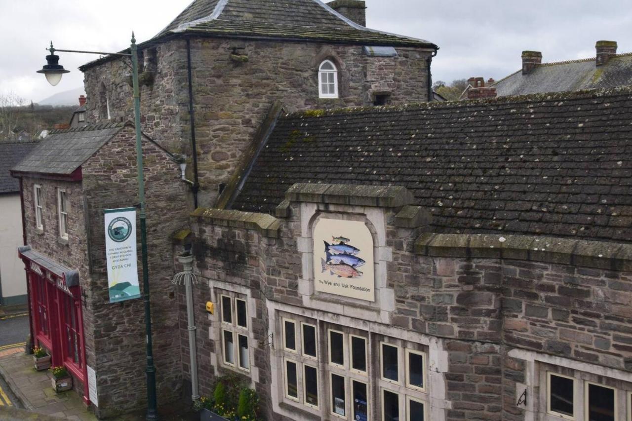 Charming 3-Bed Apartment In Talgarth Powys Brecon Extérieur photo